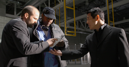 Jason Statham & Jet Li confer with director Phillip G. Atwell